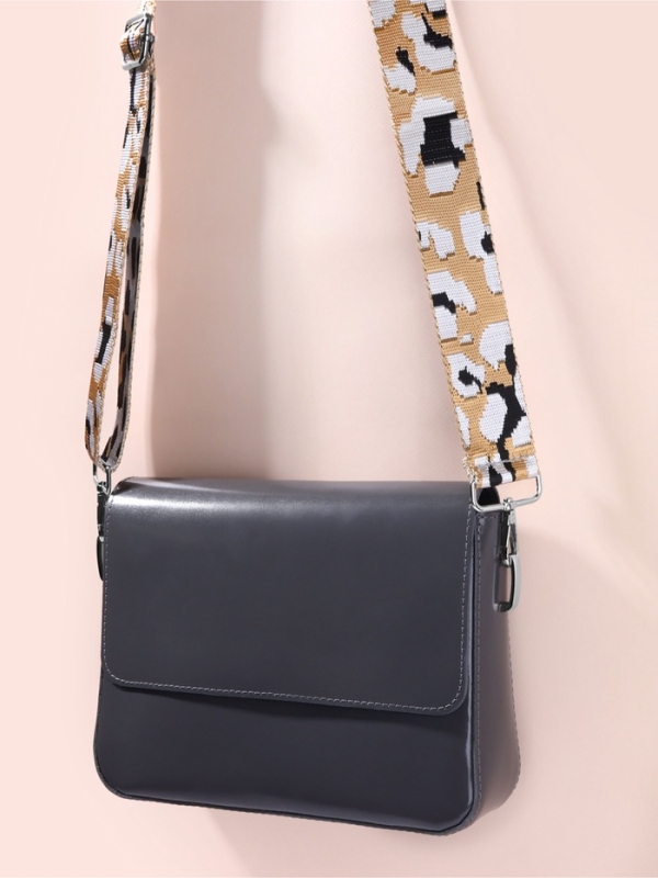 Ручка для сумки стропа с караб-ми 140±1*3,8см орнамент леопард бежевый/серебряный АУ Ручка для сумки стропа с караб-ми 140±1*3,8см орнамент леопард бежевый/серебряный АУ