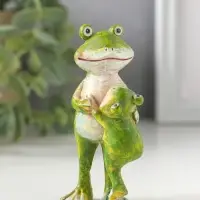 Сувенир полистоун "Лягушонок с малышом - возьми на ручки" 4х3,5х9 см