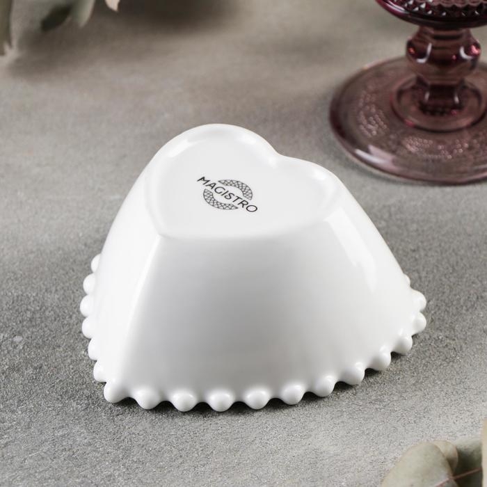 Соусник фарфоровый Magistro «Сердце», 260 мл, d=11,5, цвет белый Соусник фарфоровый Magistro «Сердце», 260 мл, d=11,5, цвет белый