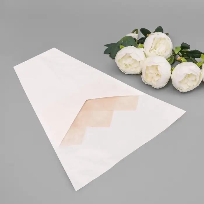 Пакет конус для цветов, крафт+ пленка, 30+11&times;42 см&plusmn;1 см, белая