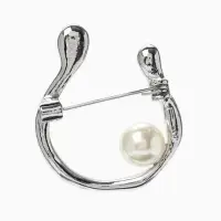 Брошь &laquo;Подкова&raquo;, с бусиной №10, цвет белый в серебре