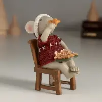 Фигурка полистоун &laquo;Мышка лакомится имбирными печеньками&raquo;, 7.5&times;4.5&times;9.5 см