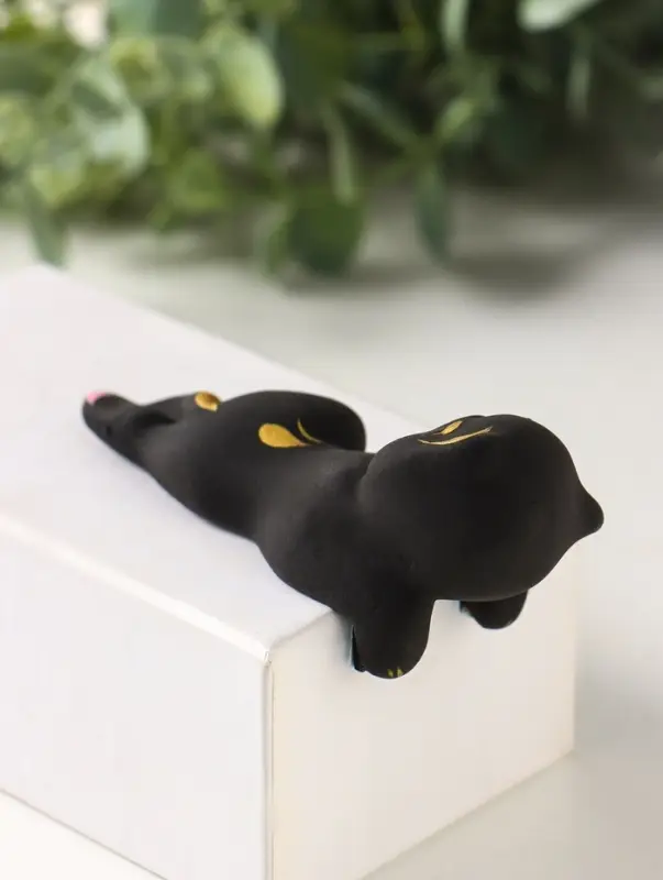 Фигурка настольная &laquo;Котик висячий&raquo;, на полку, керамика, 9 см, чёрный