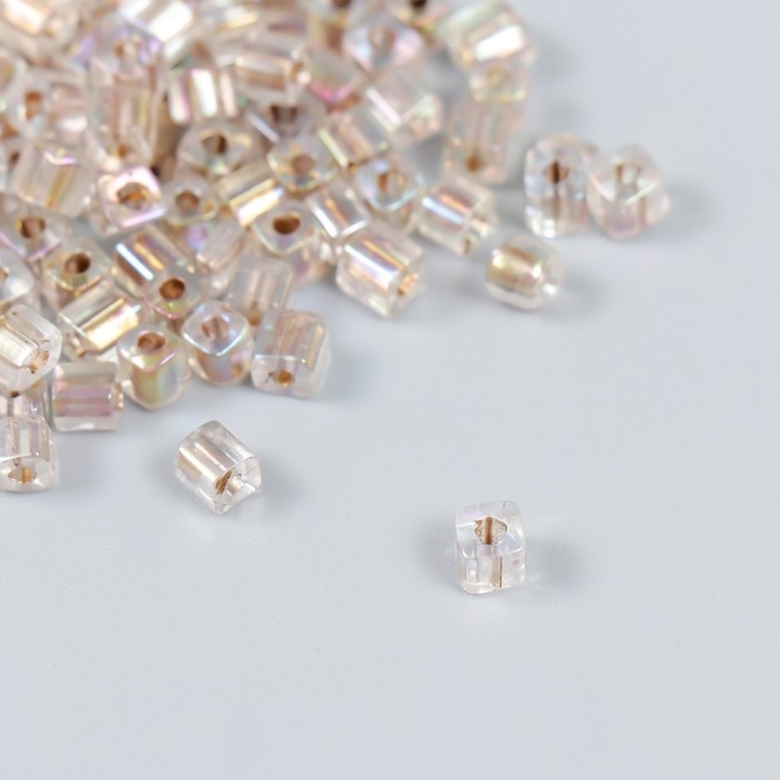 Бисер стекло 6/0  Бисер стекло 6/0 "Кубик. Полупрозрачный. Карамельный" 10 гр