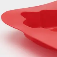 Форма для выпечки Доляна &laquo;Новый год. Праздник к нам приходит&raquo;, силикон, 26&times;17.5 см, 6 ячеек, красная