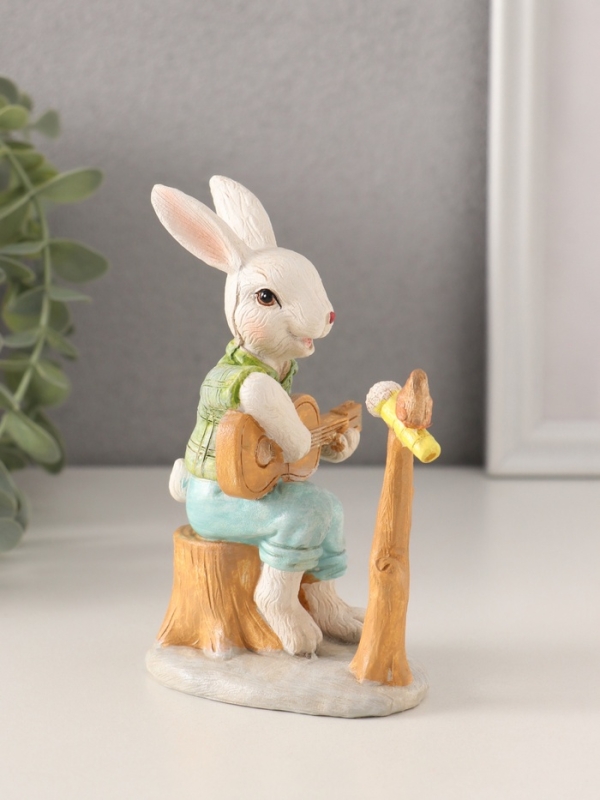 Сувенир полистоун  Сувенир полистоун "Зайчик играет на гитаре для птички" 8,5х6,5х12 см