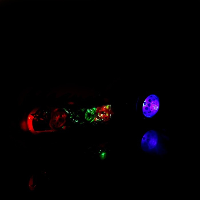 Бензопила с шестерёнками, световые и звуковые эффекты, работает от батареек Бензопила с шестерёнками, световые и звуковые эффекты, работает от батареек