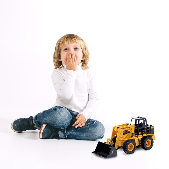 Трактор радиоуправляемый «Стройка», подвижный ковш, работает от батареек Трактор радиоуправляемый «Стройка», подвижный ковш, работает от батареек