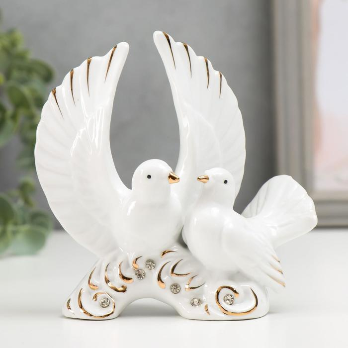 Сувенир под фарфор Сувенир под фарфор "Белые голуби" стразы 11,7х6х12,3 см