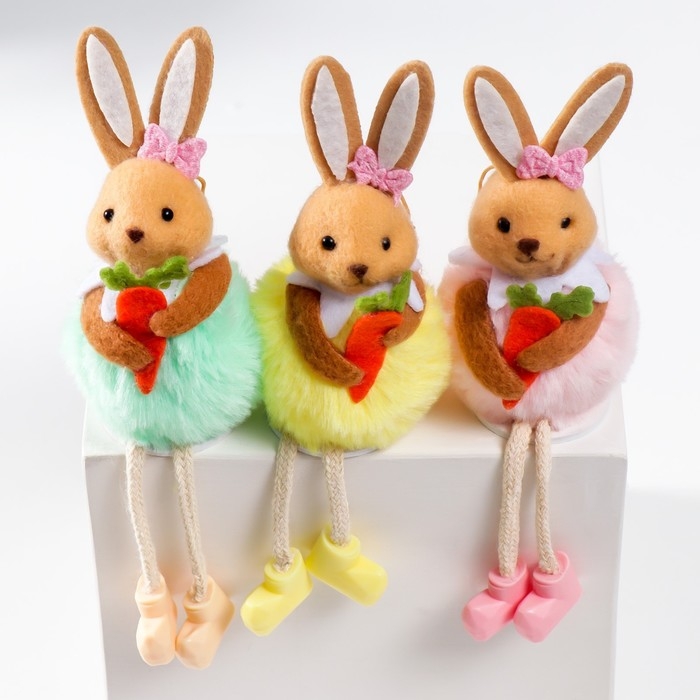 Сувенир Сувенир "Зайчишка в меховой шубке с морковкой" МИКС 6х12 см