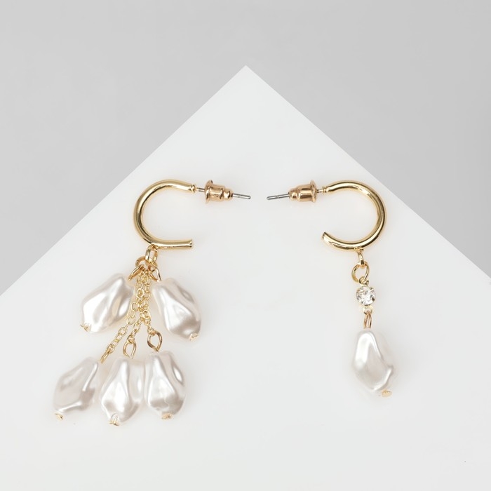 Серьги с жемчугом «Артемида» разные капли, цвет белый в золоте Серьги с жемчугом «Артемида» разные капли, цвет белый в золоте