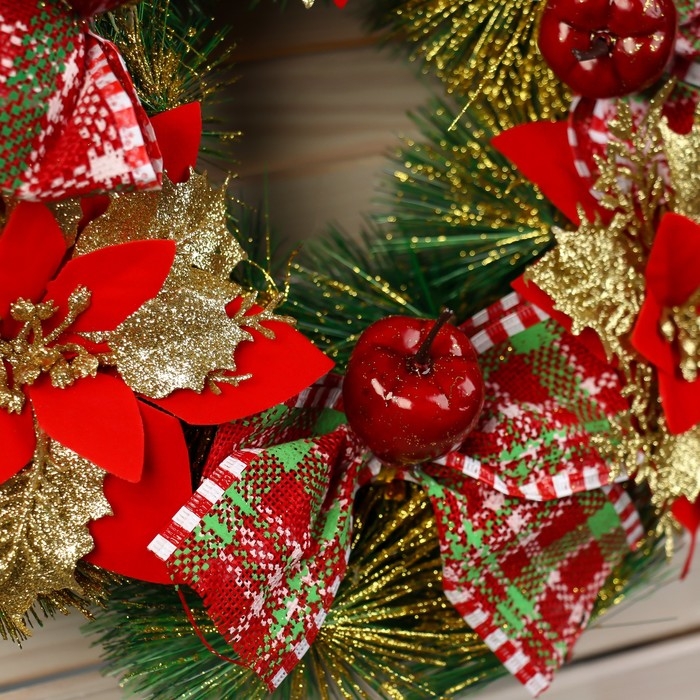 Венок новогодний d-30 см  Венок новогодний d-30 см "Яркая сказка" банты цветы яблоки