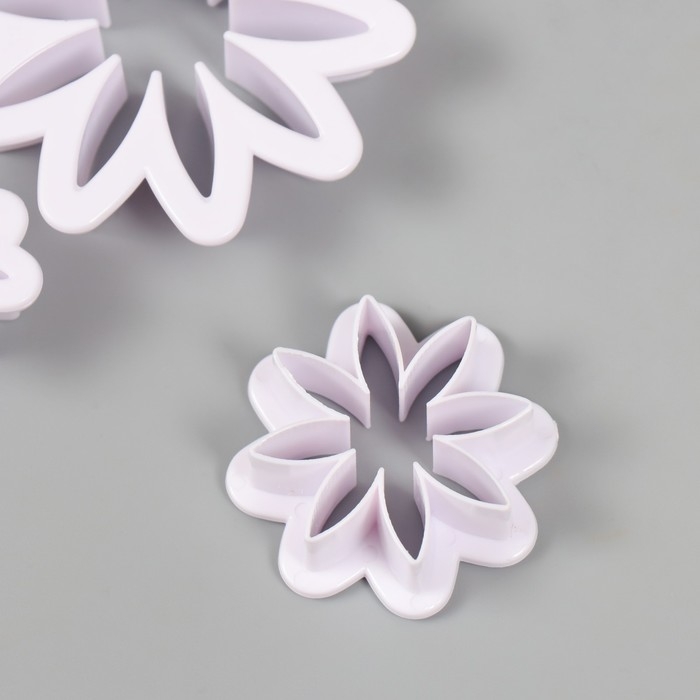 Каттеры для полимерной глины Каттеры для полимерной глины "Ромашки" набор 3 шт d=2,7, 4,7 и 7,1 см