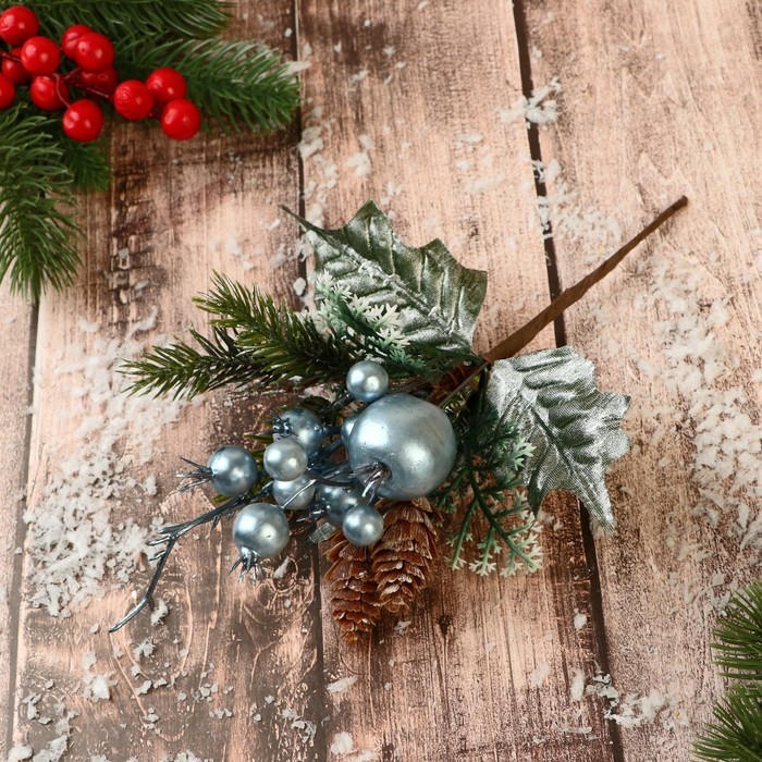 Декор  Декор "Зимнее грезы" ягоды шишки веточки, 21 см, голубой