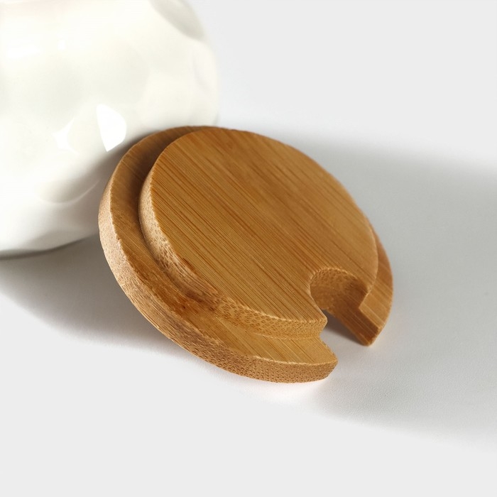 Сахарница фарфоровая с ложкой на бамбуковой подставке BellaTenero, 140 мл, цвет белый Сахарница фарфоровая с ложкой на бамбуковой подставке BellaTenero, 140 мл, цвет белый