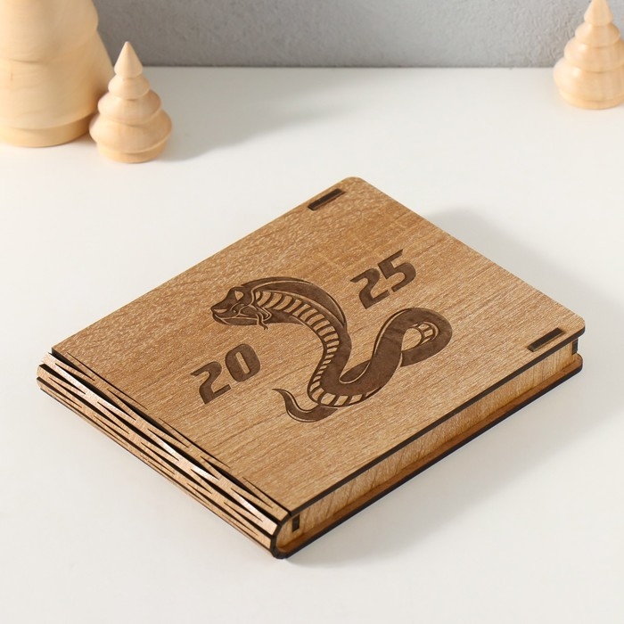 Новогодняя шкатулка  Новогодняя шкатулка "Змея" 15х12х2 см