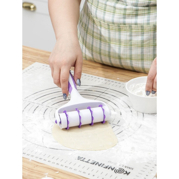 Валик для нарезки теста Доляна «Лепота», 12,5×3×19 см, 4 насадки, цвет белый Валик для нарезки теста Доляна «Лепота», 12,5×3×19 см, 4 насадки, цвет белый