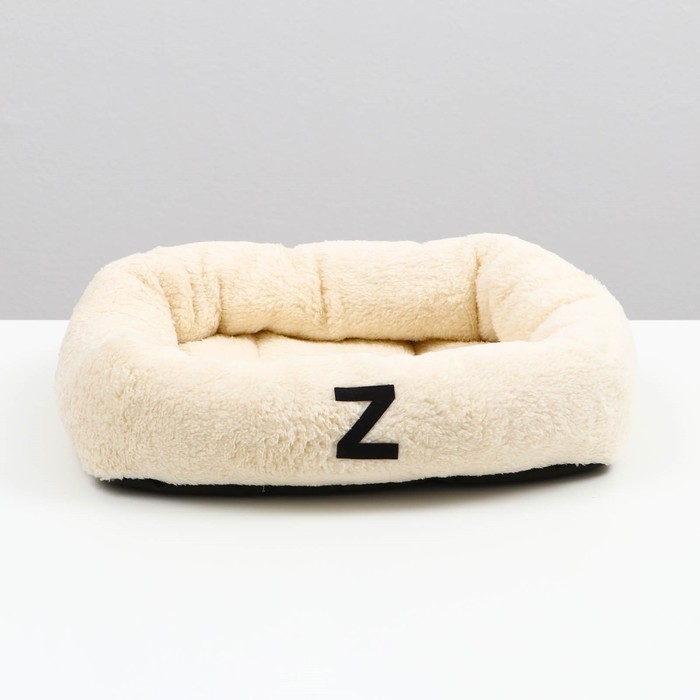 Лежанка для собак и кошек  Лежанка для собак и кошек "Уют Z" , меховая, 45 х 35 х 11 см