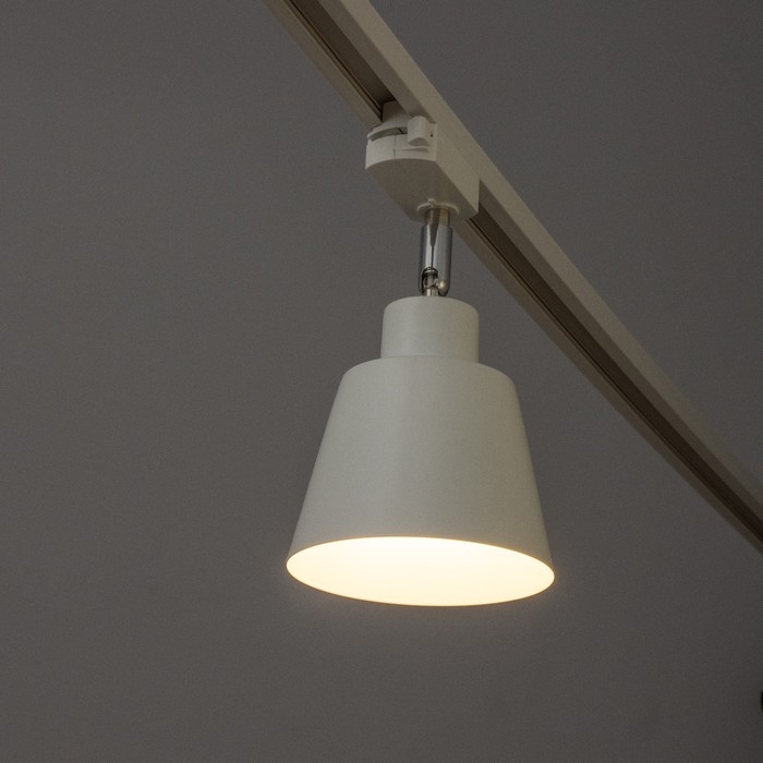 Светильник трековый Светильник трековый "Цилиндр" Е27 40Вт белый 17х12х18см