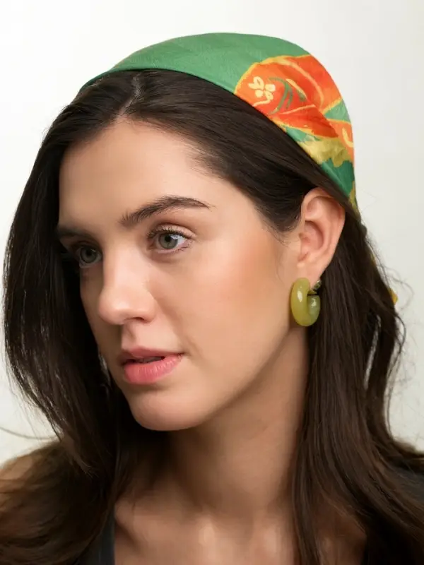 Серьги акрил &laquo;Полукольцо с бусиной №14&raquo;, зелёные, болотные в золоте