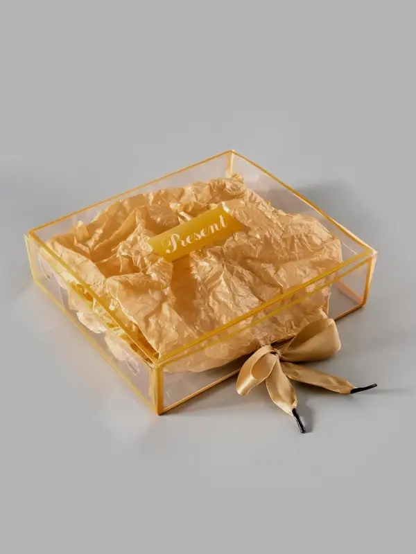 Коробка подарочная пластиковая с тишью и гирляндой Present, 20&times;18&times;5 см