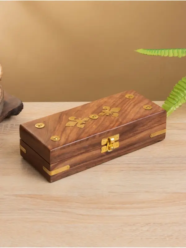 Шкатулка &laquo;Лилия&raquo;, 20&times;8&times;5 см, дерево шишам, латунь