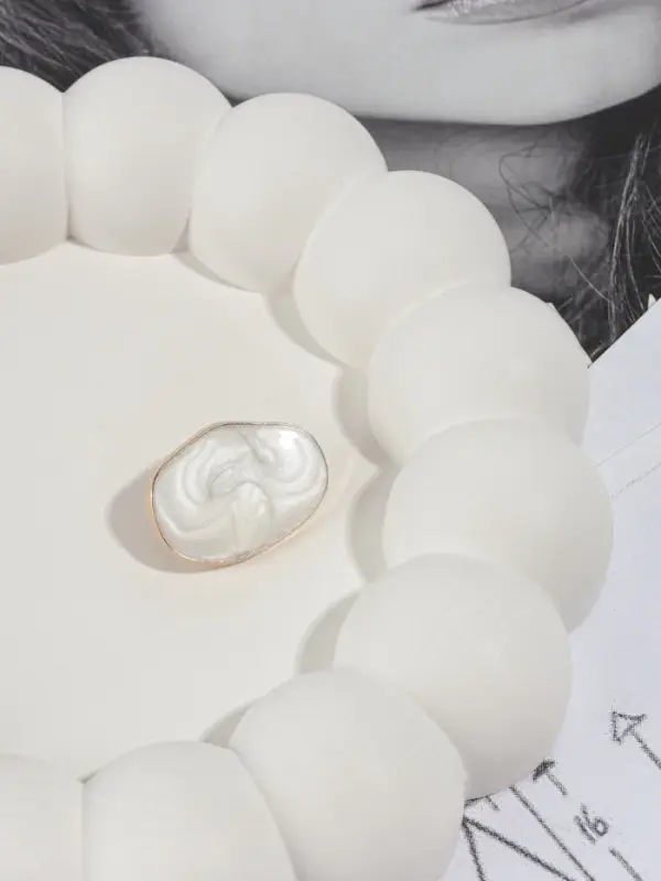 Пуговица декоративная, металлическая, 23&times;16 мм, цвет белый, золотой