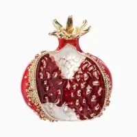 Брошь &laquo;Гранат&raquo; в разрезе, зерна, цвет крано-белый в золоте