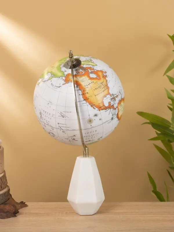 Глобус сувенирный 23х20х38 см, подставка мрамор Глобус сувенирный 23х20х38 см, подставка мрамор