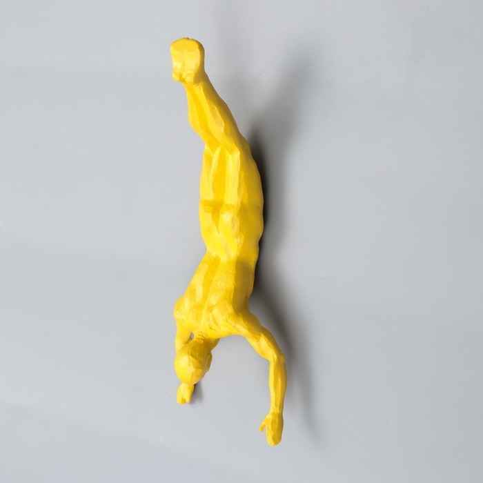 Сувенир полистоун  Сувенир полистоун "Свободное падение" жёлтый 30х12х9 см