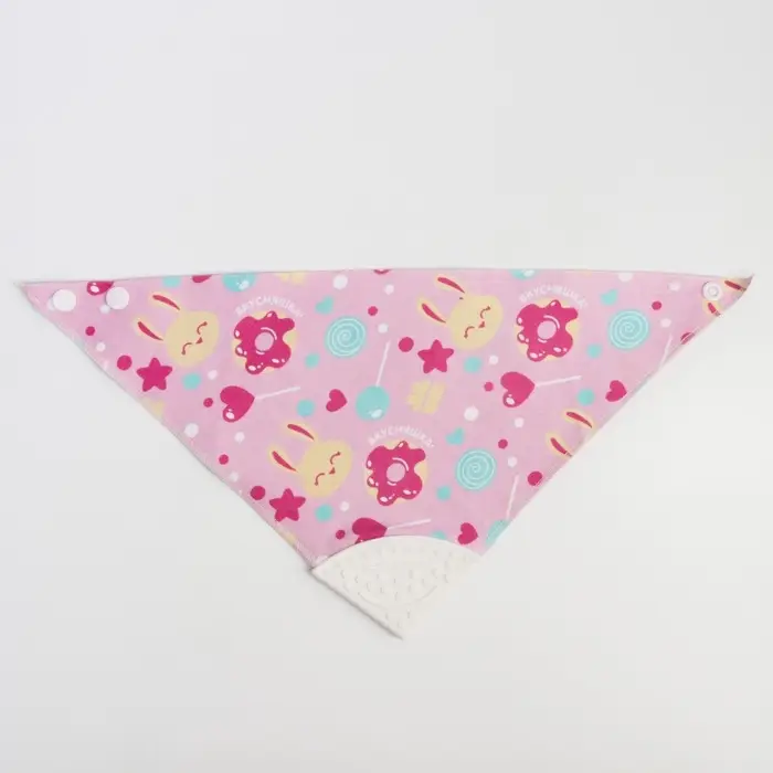 Нагрудник-бандана/слюнявчик для кормления M&B &laquo;Крутышка&raquo; непромокаемый с прорезывателем, на кнопке МИКС