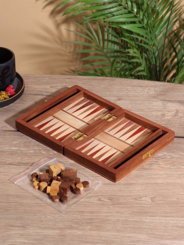 Нарды 17х12,5х3,5 см, дерево шишам, латунь Нарды 17х12,5х3,5 см, дерево шишам, латунь