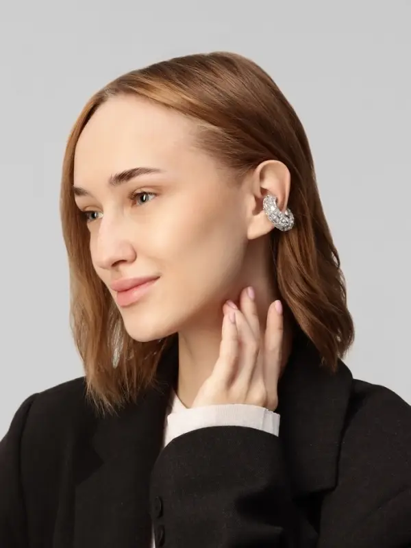 Серьга кафф &laquo;Бублик&raquo;, крупные стразы, белые в серебре