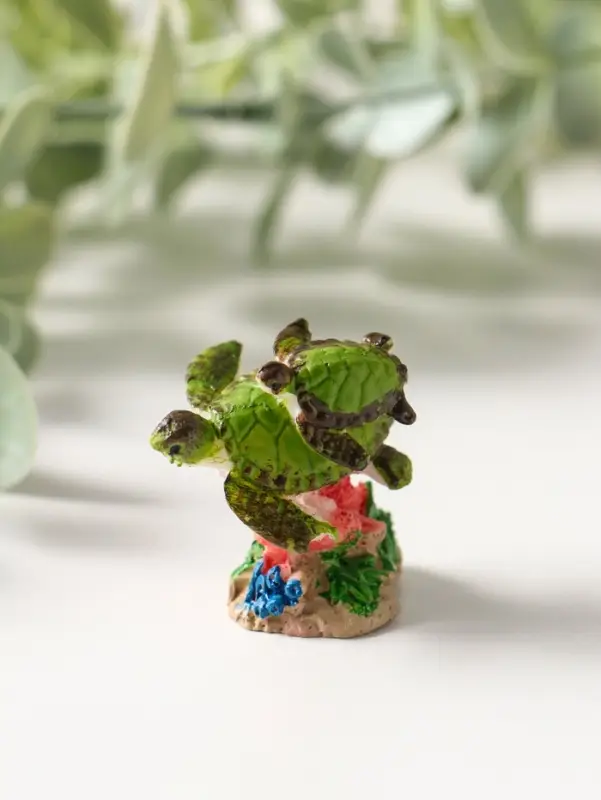 Сувенир полистоун "Черепашки в кораллах" 3х3,4х3 см