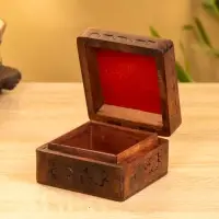 Шкатулка резная 10х10х6 см, дерево шишам