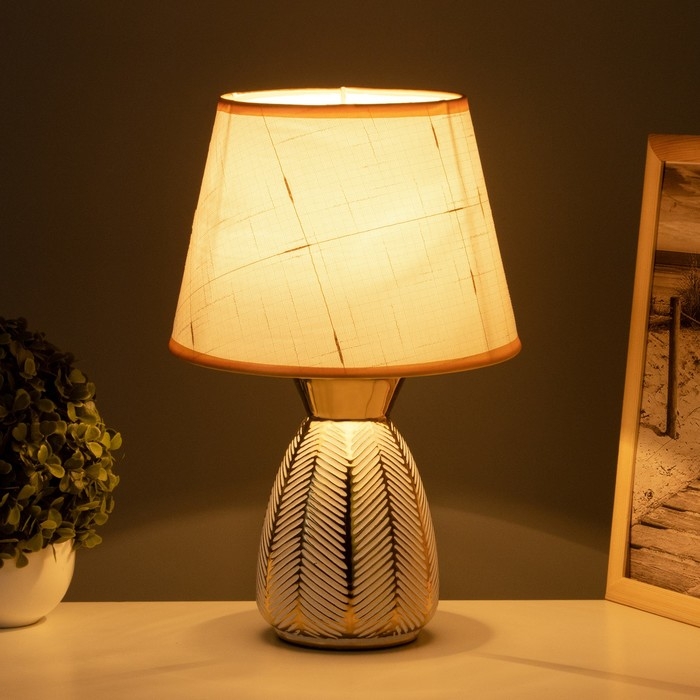 Лампа настольная Лампа настольная "Паула" 1х40Вт Е14 белый/золото 22х22х36см