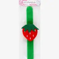 Игольница на браслете &laquo;Клубничка&raquo;, 23&times;7 см, зелёная, красная