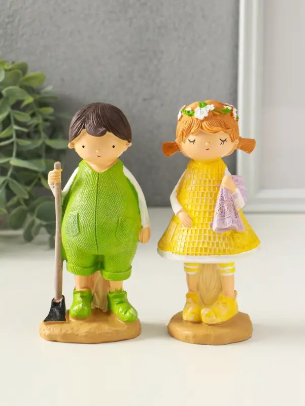 Сувенир полистоун "Малышка и мальчишка вафельные наряды" набор 2 шт 5,7х6,8х15 см