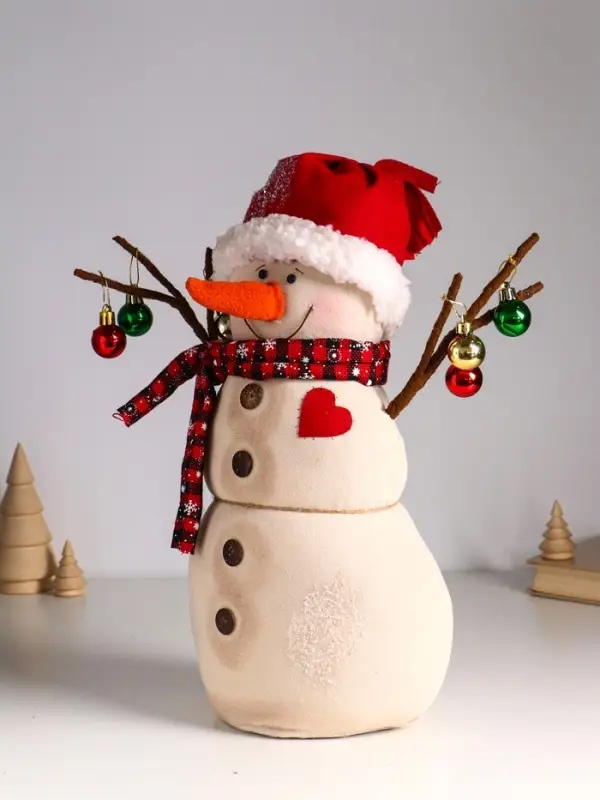 Кукла интерьерная Кукла интерьерная "Снеговичок с ёлочными шариками и сердечком" 38х14х40 см