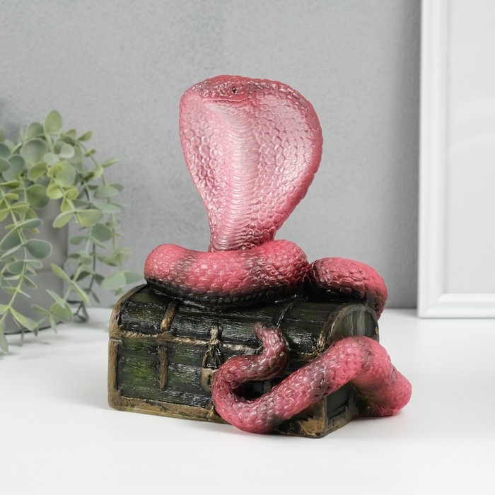 Новогодняя фигурка Новогодняя фигурка "Кобра на сундуке" 20 х 17 х 12 см, темно-розовый