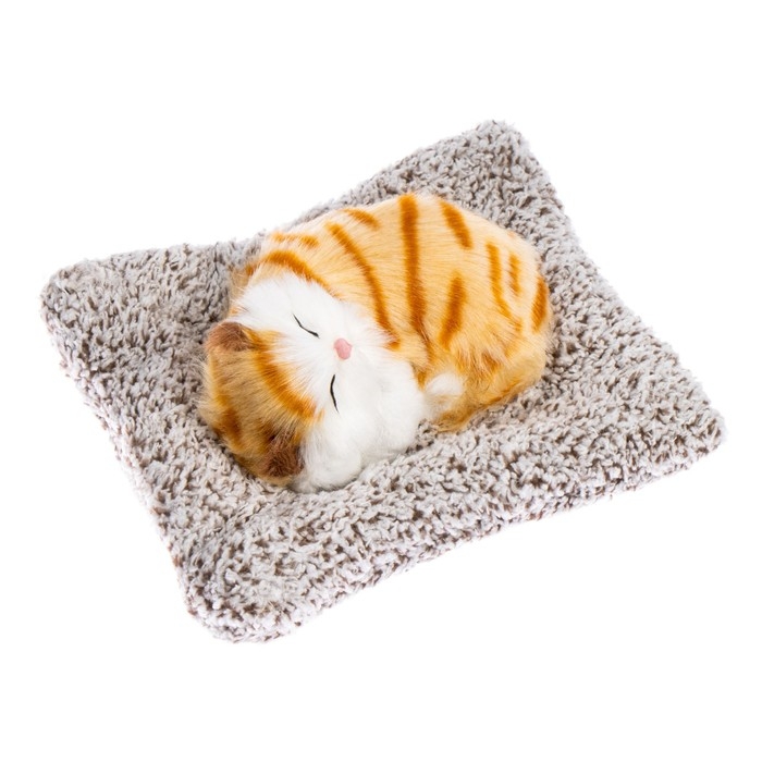 Игрушка на панель авто, кошечка на подушке, бело-рыжий окрас Игрушка на панель авто, кошечка на подушке, бело-рыжий окрас