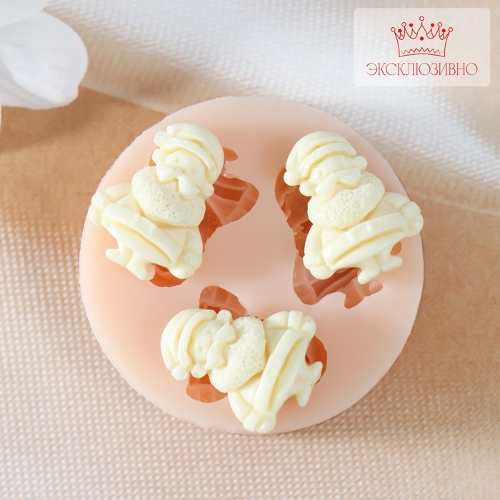 Новогодний молд силикон Новогодний молд силикон "Дед Морозы" изделия: 2,2х1,6х0,6, 2,2х1,6х0,6, 2,2х1,6х0,6 см