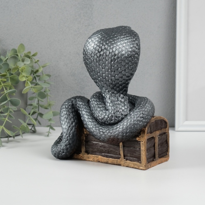 Новогодняя копилка  Новогодняя копилка "Кобра на сундуке "  20 х 17 х 12 см, серебристый