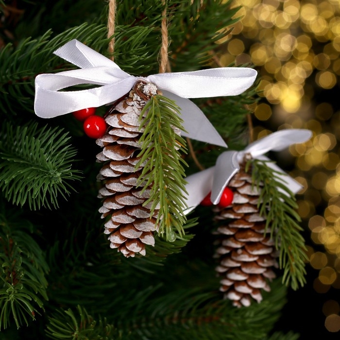 Декоративное украшение с подвеской «Шишки, ягодки» 2 шт. Декоративное украшение с подвеской «Шишки, ягодки» 2 шт.