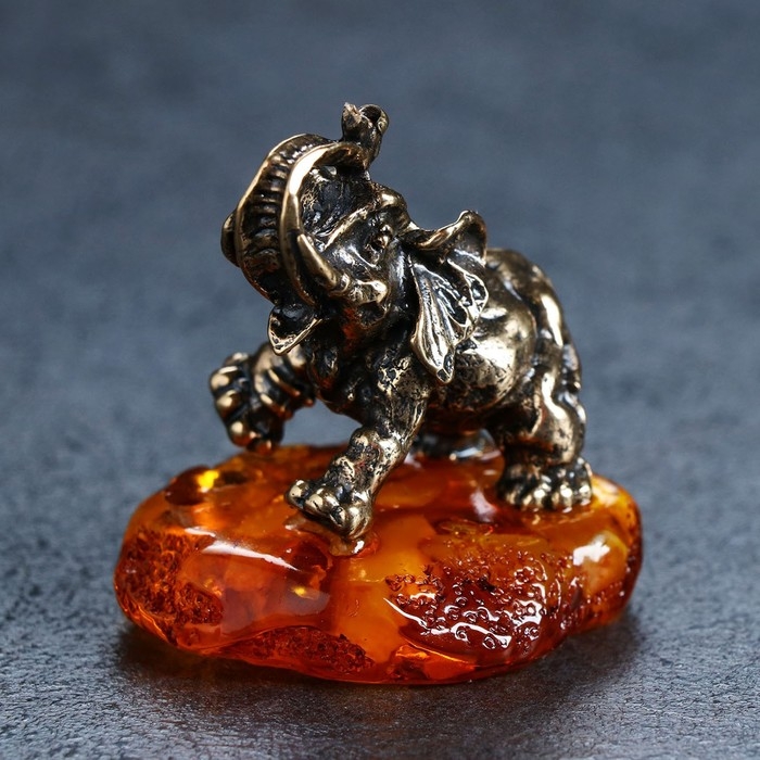 Сувенир Сувенир "Слон", 4,5х5 см, латунь, янтарь