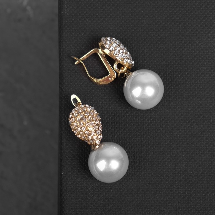 Серьги с жемчугом «Грейс» капля и сфера, цвет белый в золоте Серьги с жемчугом «Грейс» капля и сфера, цвет белый в золоте