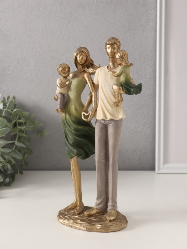 Сувенир полистоун Сувенир полистоун "Родители и дети" сливочно-зелёный 13,5х7,5х26 см