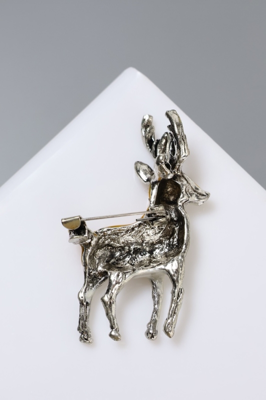 Брошь «Оленёнок», цвет бело-коричневый в чернёном серебре Брошь «Оленёнок», цвет бело-коричневый в чернёном серебре