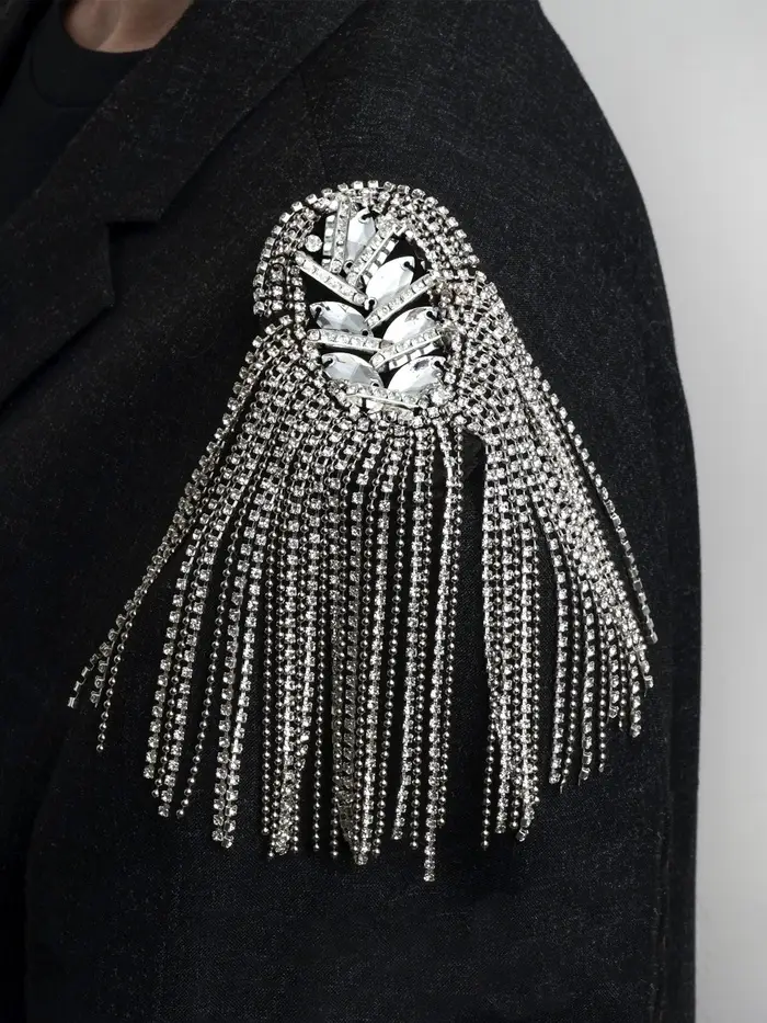 Брошь &laquo;Эполет&raquo;, цвет белый в серебре