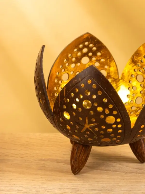 Подсвечник из кокоса «Бутон», 15×15×13 см, коричнево-золотой Подсвечник из кокоса «Бутон», 15×15×13 см, коричнево-золотой